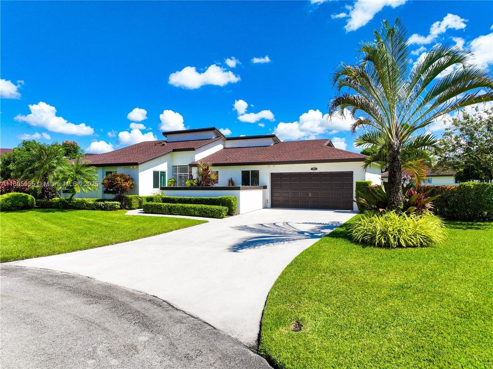 Activo con contrato: $749,900 (3 camas, 2 baños, 1799 Pies cuadrados)