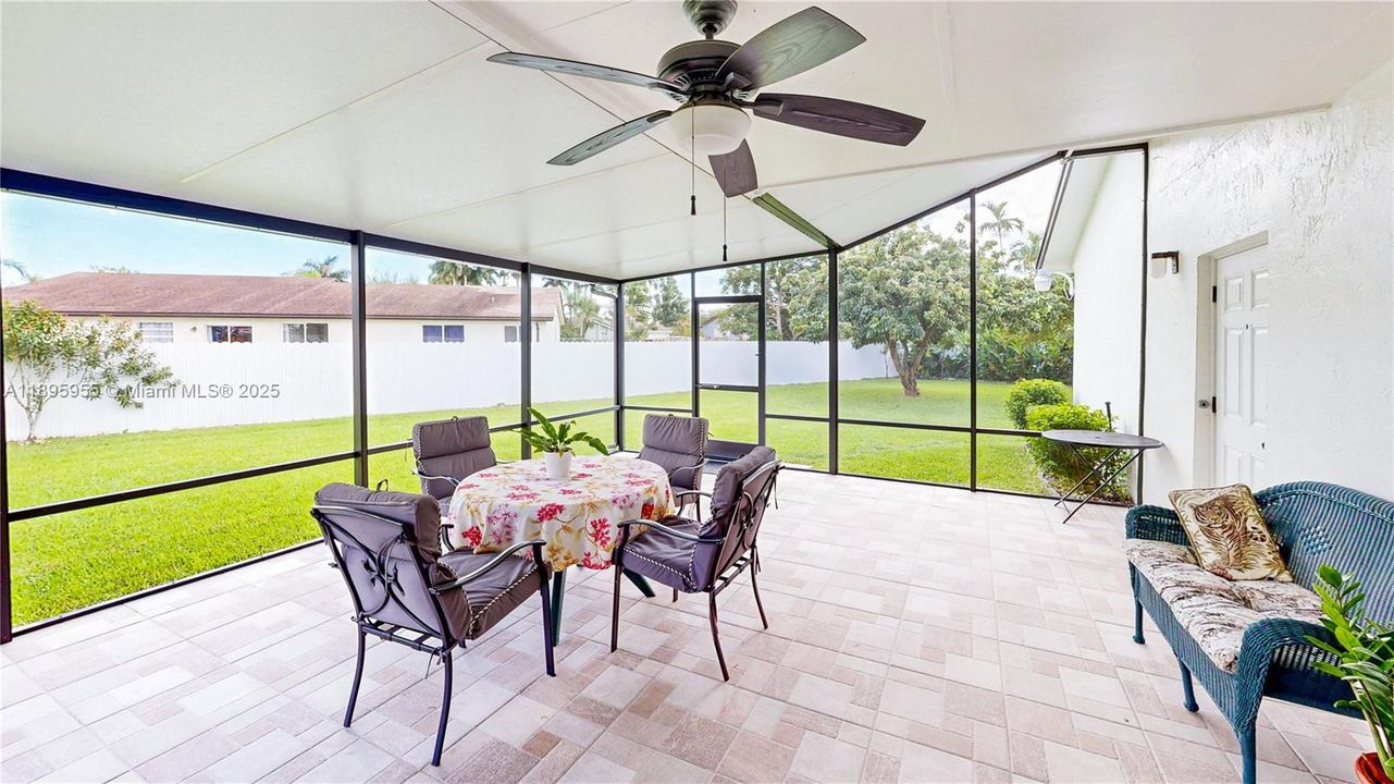 Activo con contrato: $749,900 (3 camas, 2 baños, 1799 Pies cuadrados)