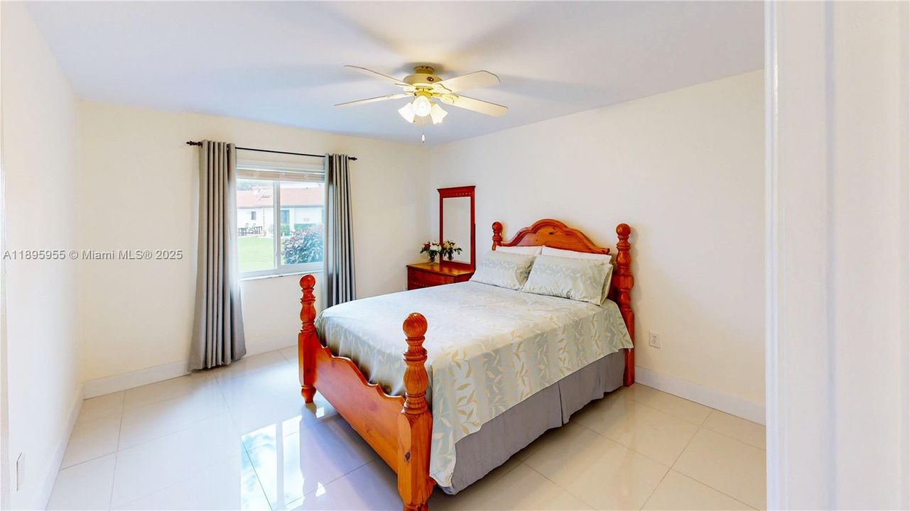 Activo con contrato: $749,900 (3 camas, 2 baños, 1799 Pies cuadrados)