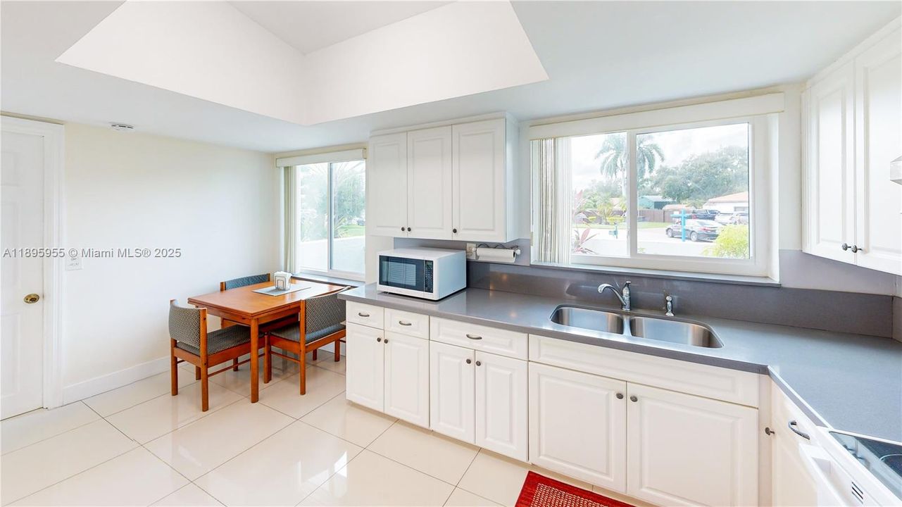 Activo con contrato: $749,900 (3 camas, 2 baños, 1799 Pies cuadrados)