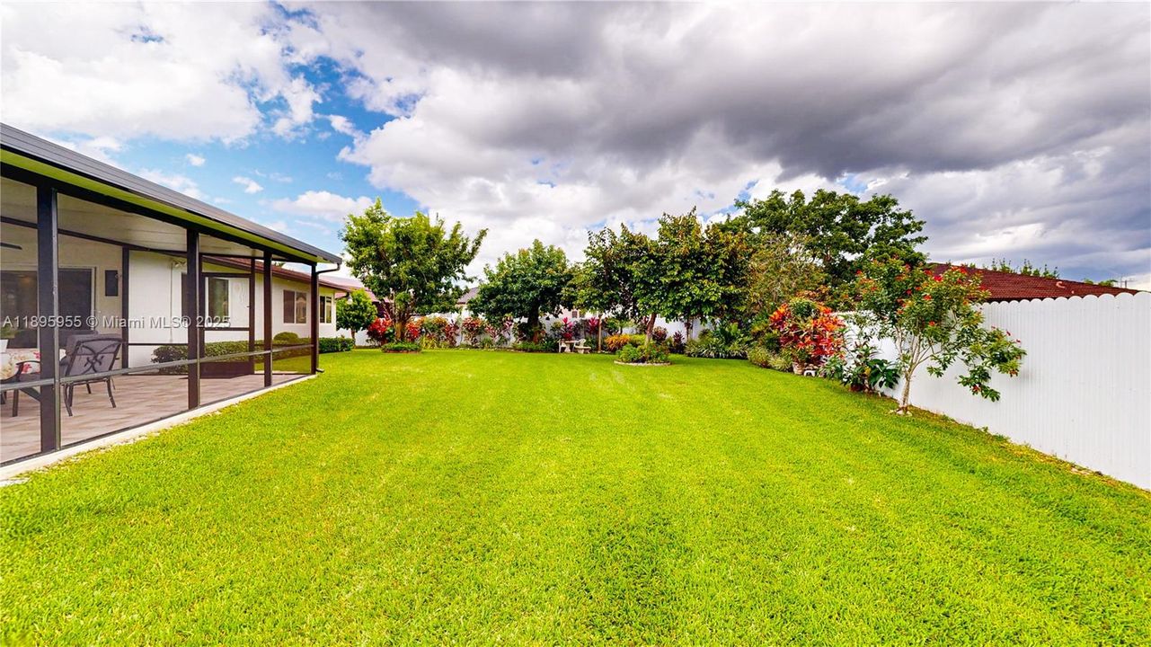 Activo con contrato: $749,900 (3 camas, 2 baños, 1799 Pies cuadrados)