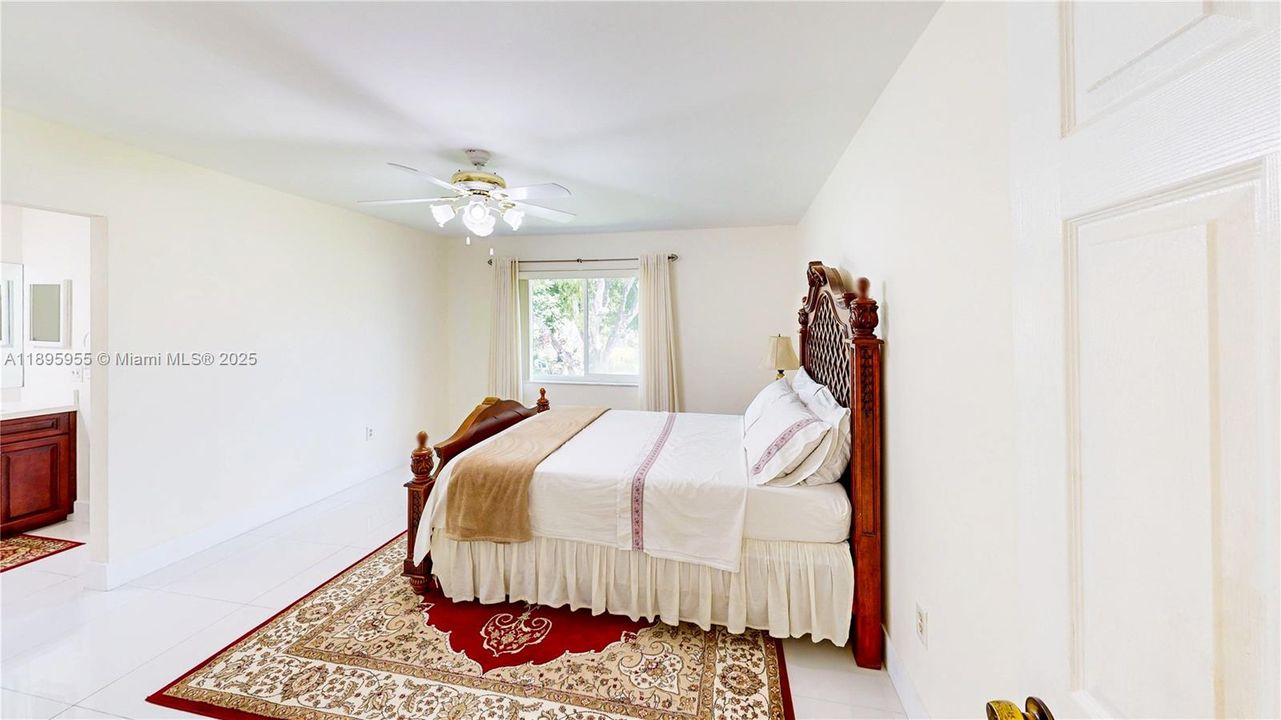 Activo con contrato: $749,900 (3 camas, 2 baños, 1799 Pies cuadrados)