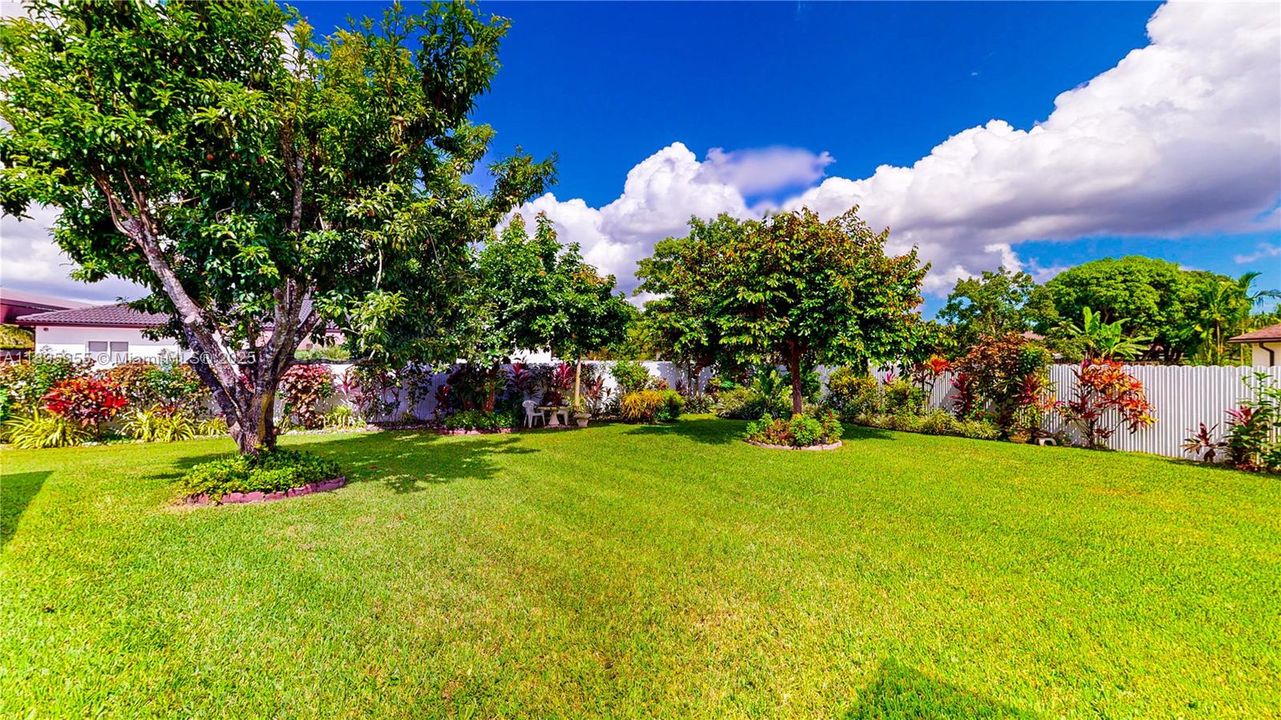 Activo con contrato: $749,900 (3 camas, 2 baños, 1799 Pies cuadrados)