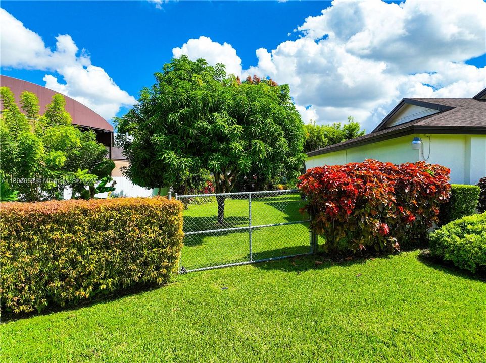 Activo con contrato: $749,900 (3 camas, 2 baños, 1799 Pies cuadrados)