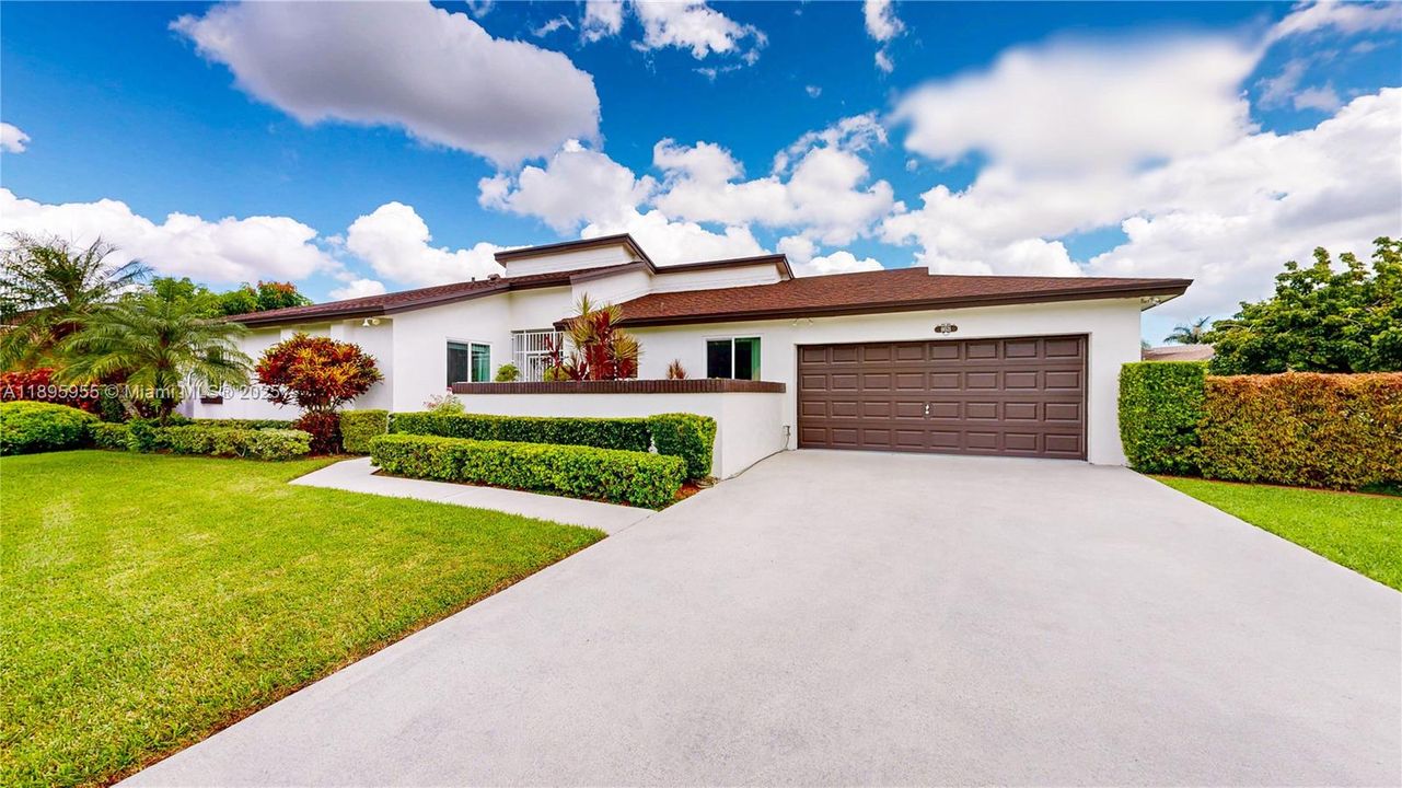 Activo con contrato: $749,900 (3 camas, 2 baños, 1799 Pies cuadrados)