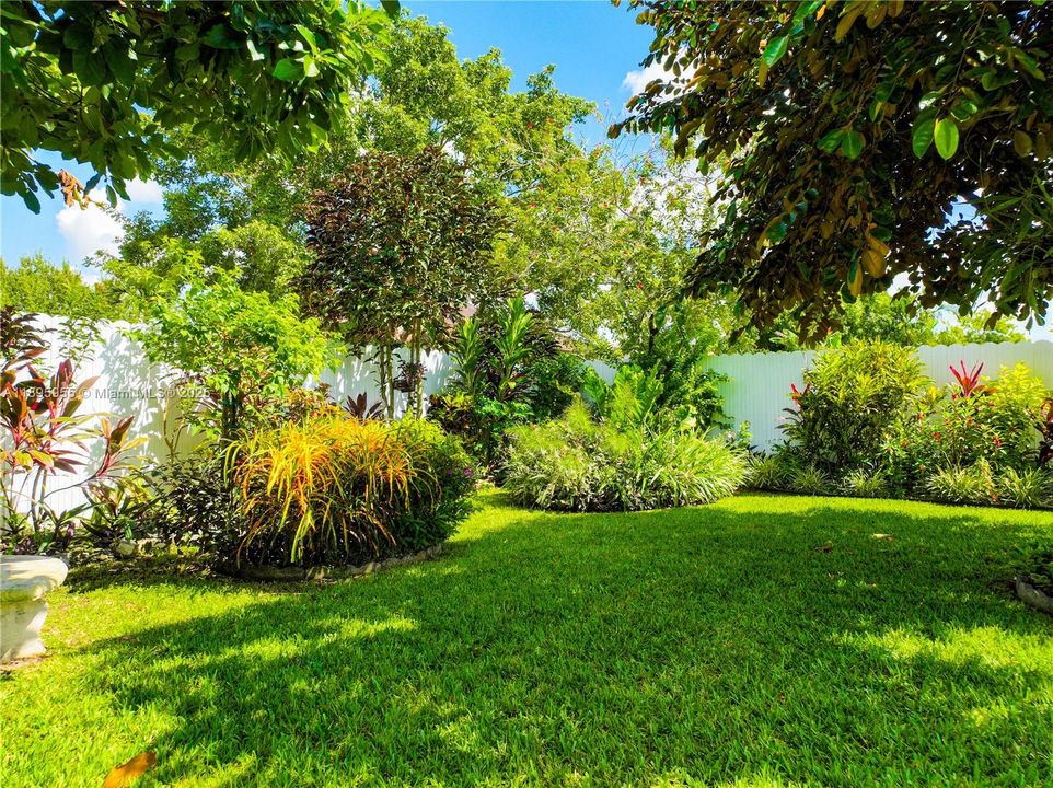 Activo con contrato: $749,900 (3 camas, 2 baños, 1799 Pies cuadrados)