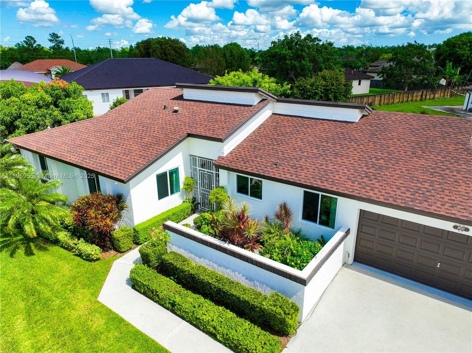 Activo con contrato: $749,900 (3 camas, 2 baños, 1799 Pies cuadrados)