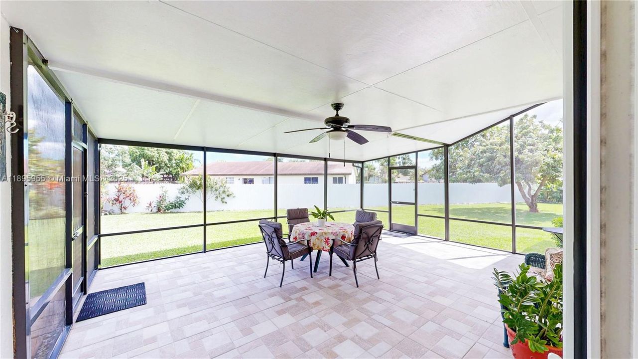 Activo con contrato: $749,900 (3 camas, 2 baños, 1799 Pies cuadrados)