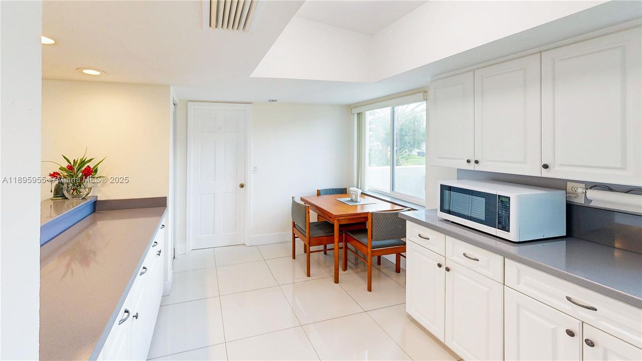 Activo con contrato: $749,900 (3 camas, 2 baños, 1799 Pies cuadrados)