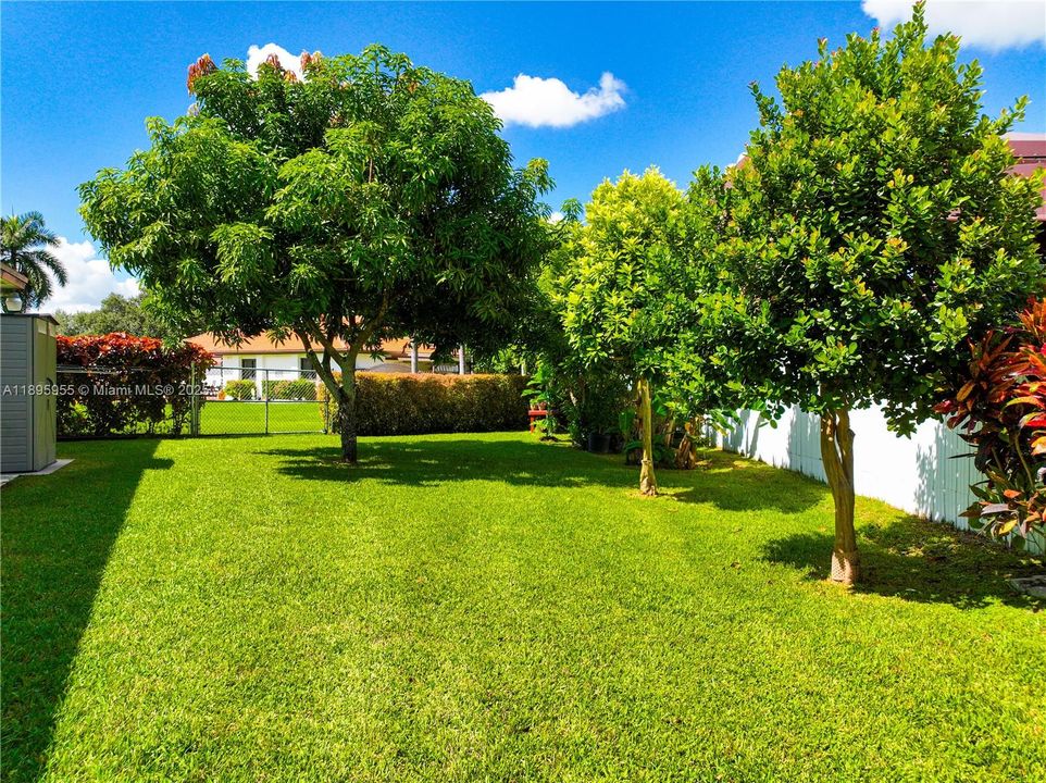 Activo con contrato: $749,900 (3 camas, 2 baños, 1799 Pies cuadrados)