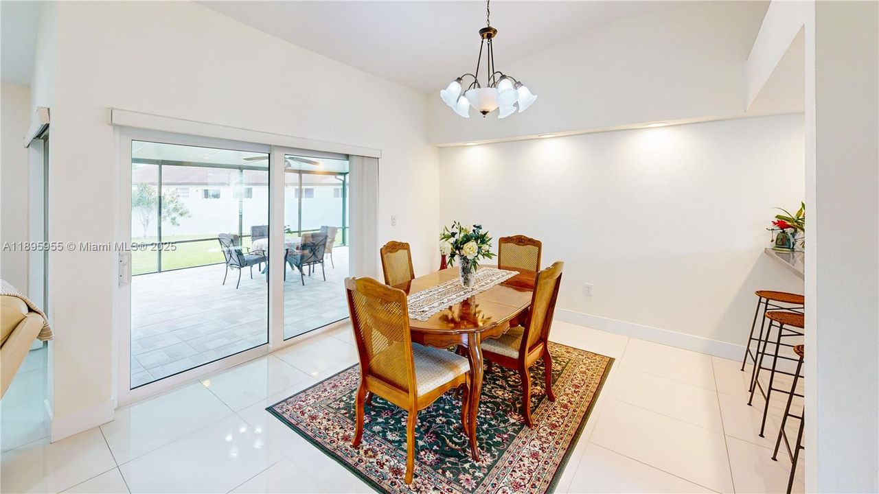 Activo con contrato: $749,900 (3 camas, 2 baños, 1799 Pies cuadrados)