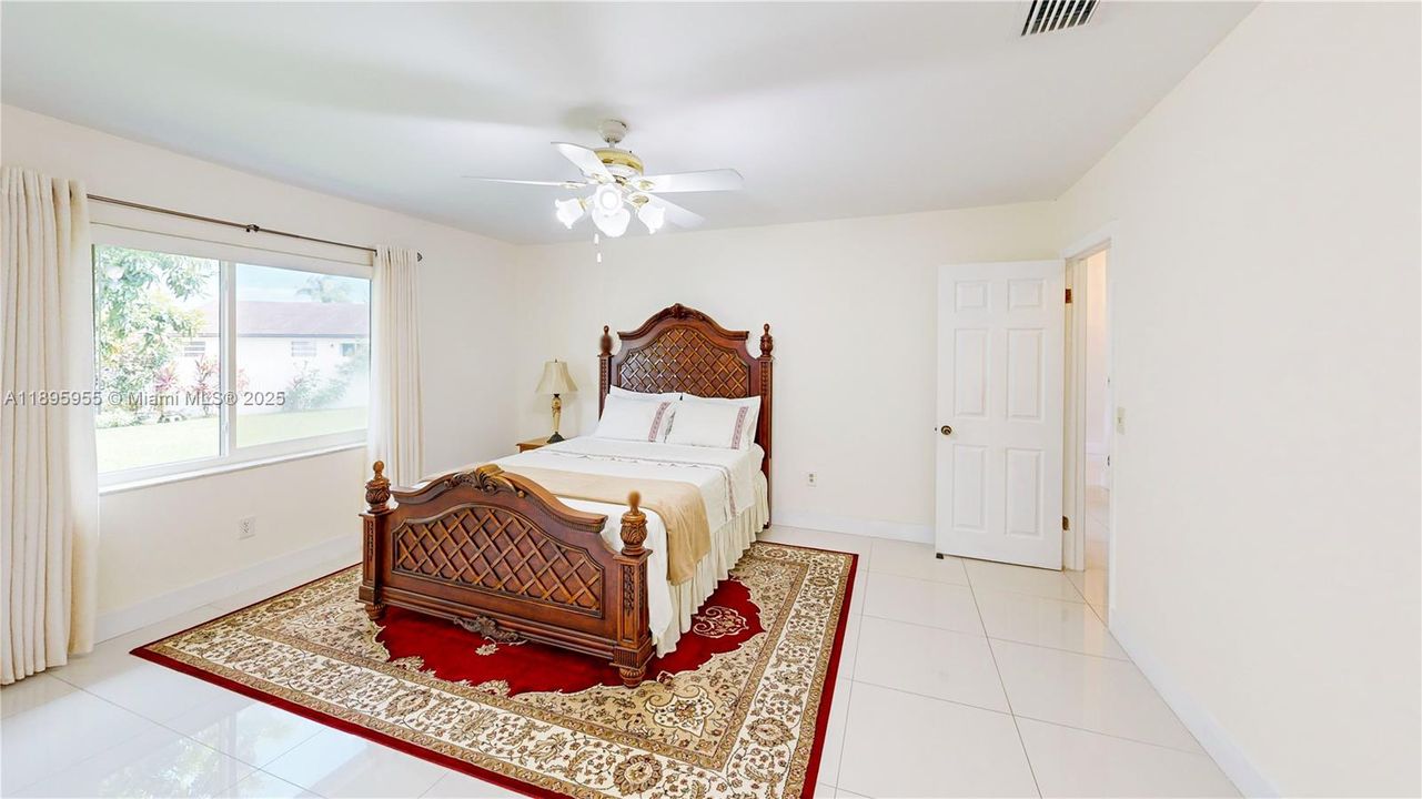 Activo con contrato: $749,900 (3 camas, 2 baños, 1799 Pies cuadrados)