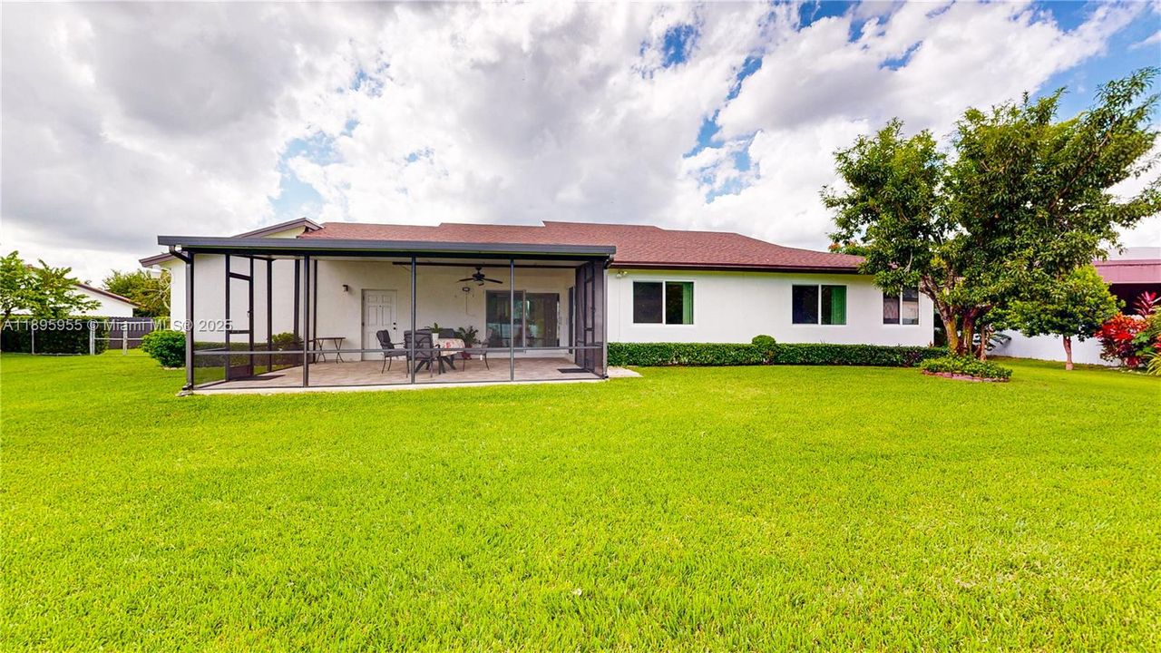 Activo con contrato: $749,900 (3 camas, 2 baños, 1799 Pies cuadrados)