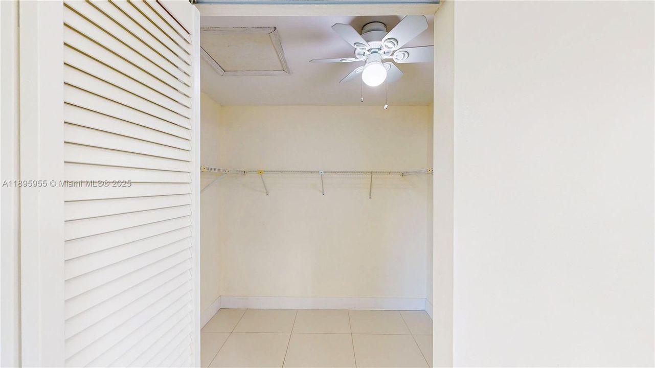 Activo con contrato: $749,900 (3 camas, 2 baños, 1799 Pies cuadrados)