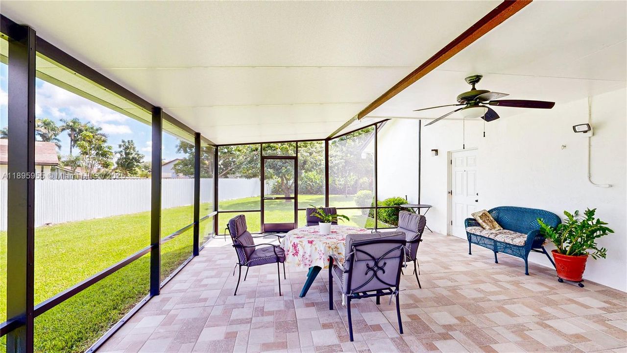 Activo con contrato: $749,900 (3 camas, 2 baños, 1799 Pies cuadrados)