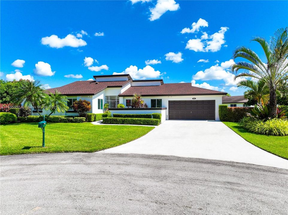 Activo con contrato: $749,900 (3 camas, 2 baños, 1799 Pies cuadrados)