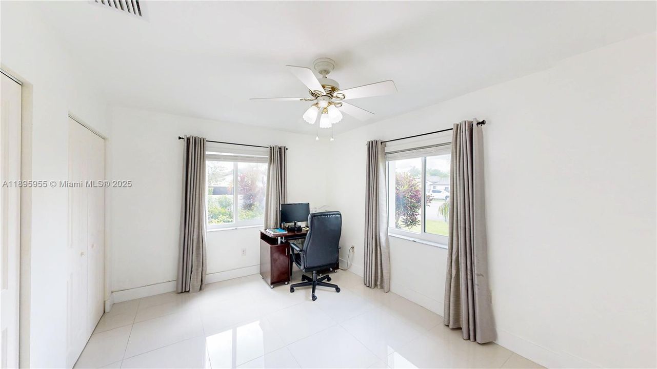 Activo con contrato: $749,900 (3 camas, 2 baños, 1799 Pies cuadrados)