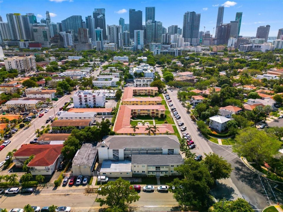 待售: $295,000 (2 贝兹, 1 浴室, 859 平方英尺)