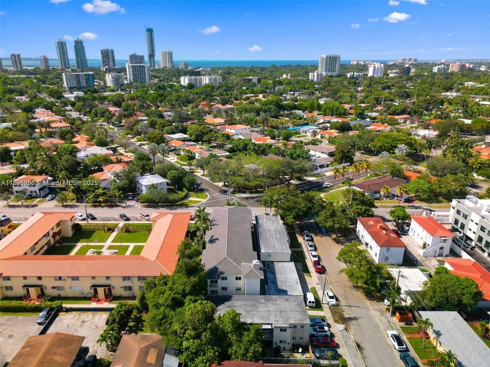 待售: $295,000 (2 贝兹, 1 浴室, 859 平方英尺)