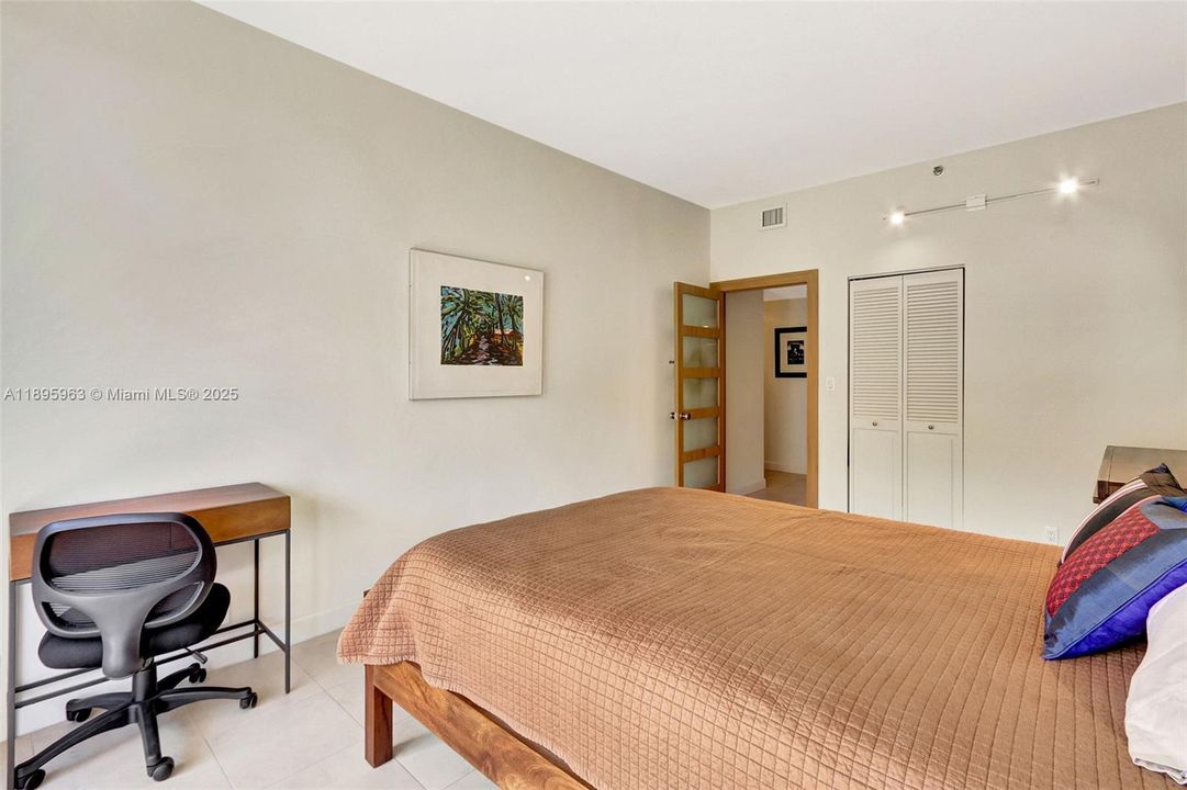 合同活跃: $1,349,000 (2 贝兹, 2 浴室, 1532 平方英尺)