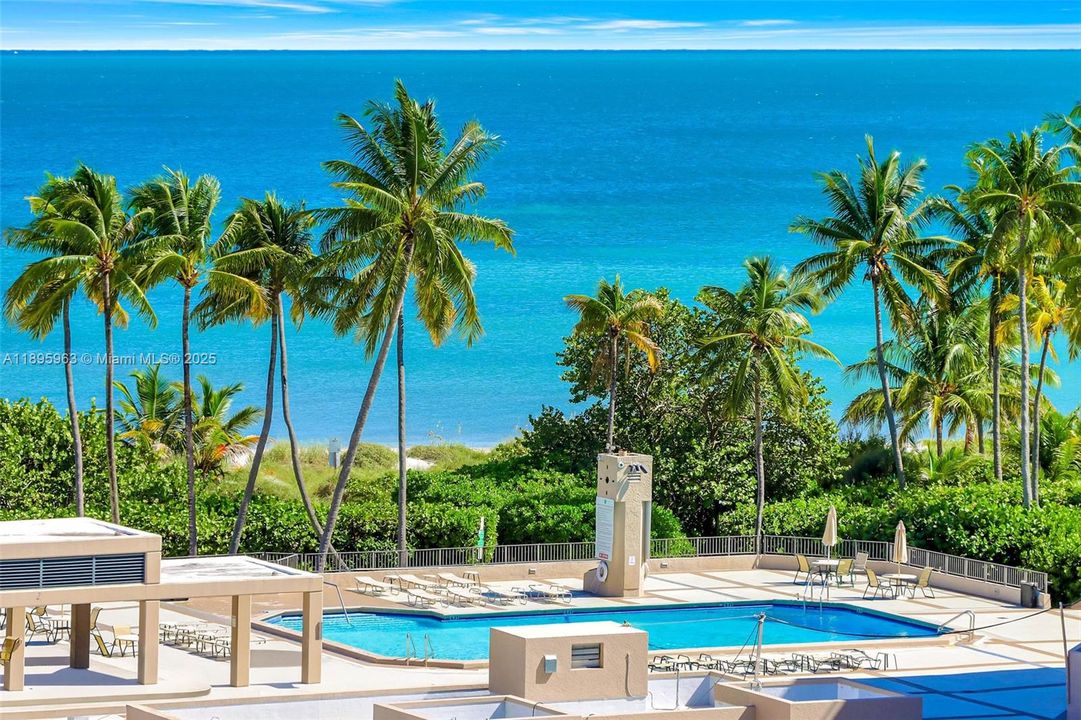 合同活跃: $1,349,000 (2 贝兹, 2 浴室, 1532 平方英尺)