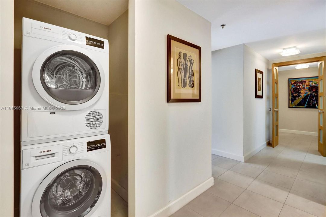 合同活跃: $1,349,000 (2 贝兹, 2 浴室, 1532 平方英尺)