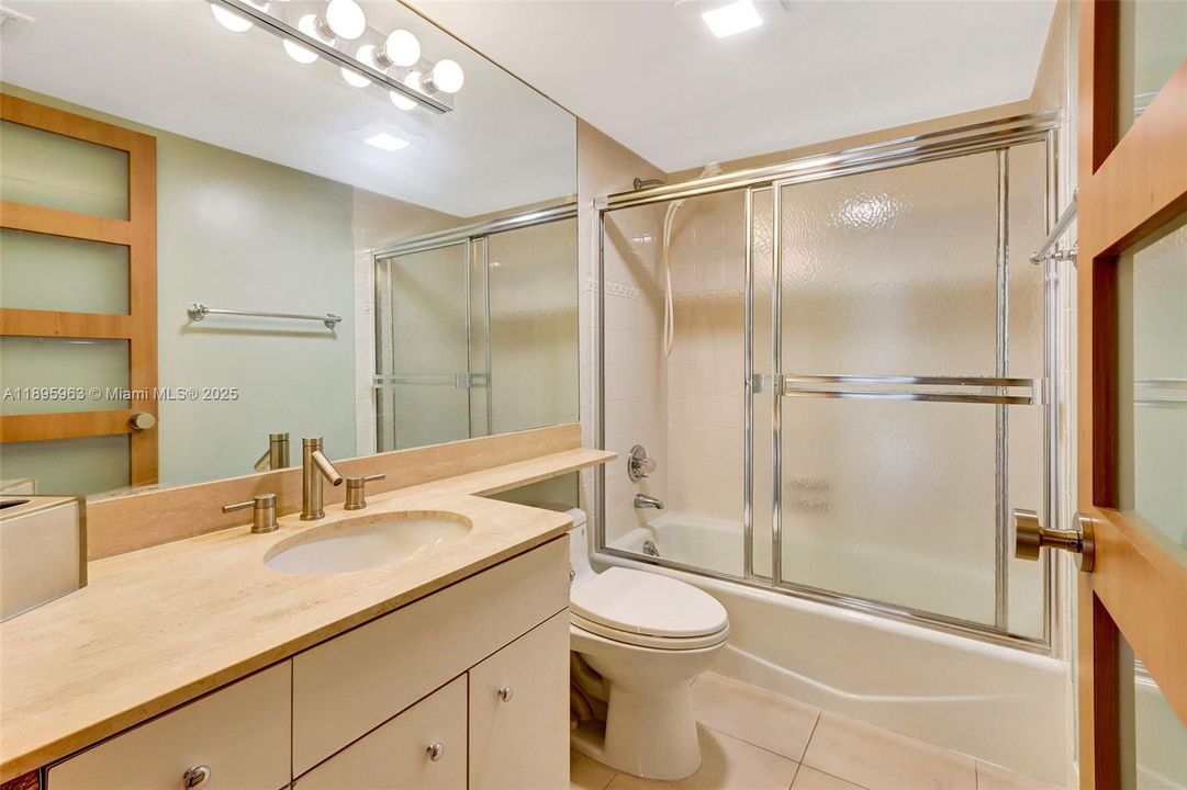 合同活跃: $1,349,000 (2 贝兹, 2 浴室, 1532 平方英尺)