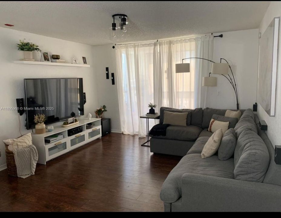 На продажу: $180,000 (1 спален, 1 ванн, 0 Квадратных фут)