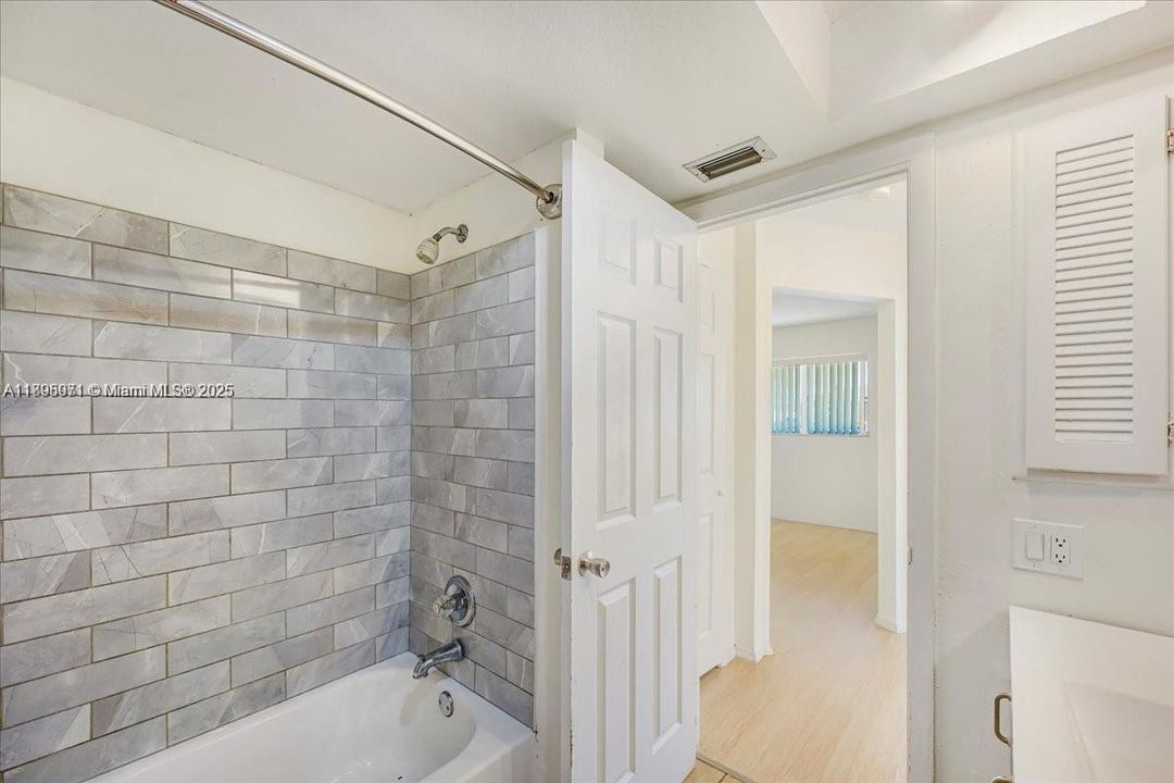 For Rent: $2,300 (3 beds, 2 baths, 0 Square Feet)