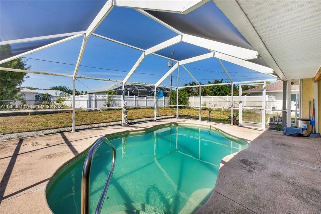 For Rent: $2,300 (3 beds, 2 baths, 0 Square Feet)