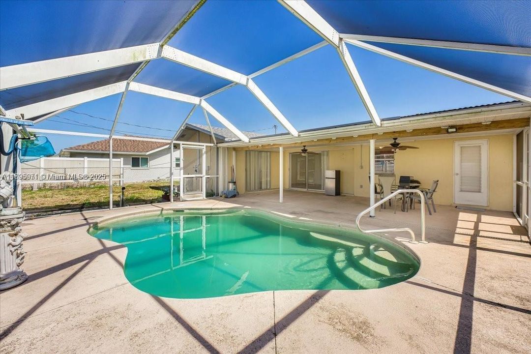 For Rent: $2,300 (3 beds, 2 baths, 0 Square Feet)