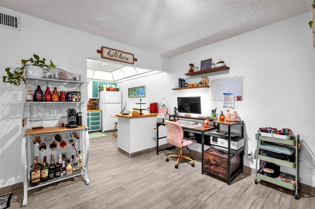 待售: $280,000 (2 贝兹, 2 浴室, 1018 平方英尺)