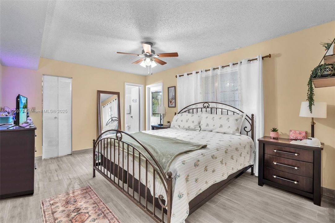 待售: $280,000 (2 贝兹, 2 浴室, 1018 平方英尺)