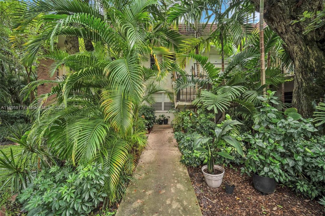 待售: $280,000 (2 贝兹, 2 浴室, 1018 平方英尺)