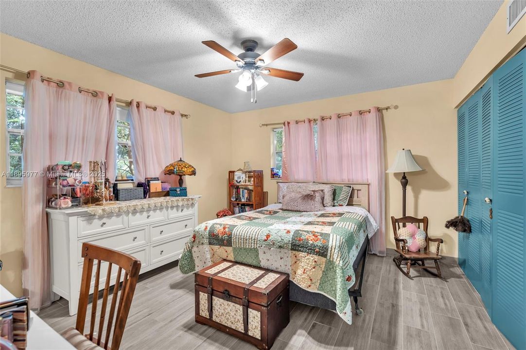 待售: $280,000 (2 贝兹, 2 浴室, 1018 平方英尺)