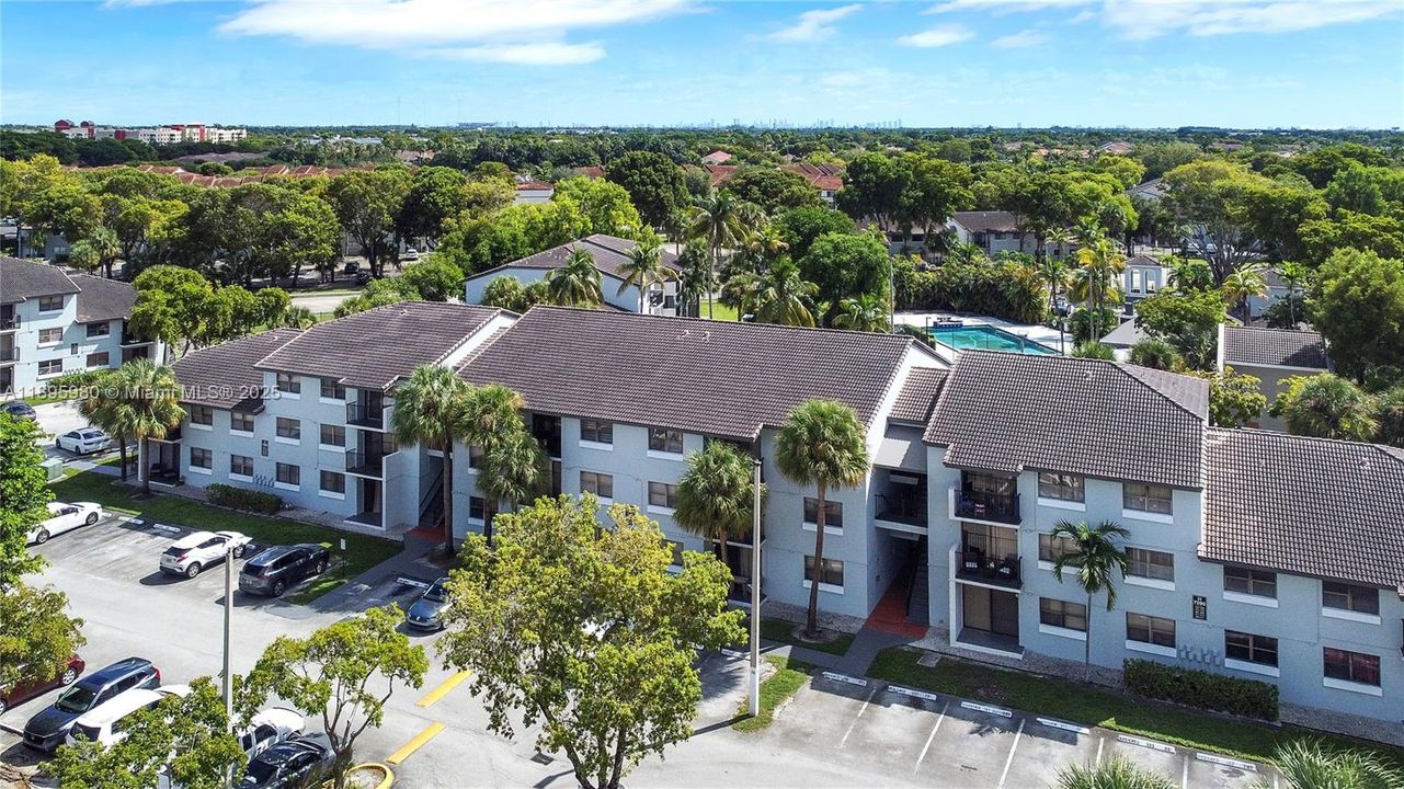 Recently Sold: $259,000 (2 beds, 2 baths, 976 Square Feet)