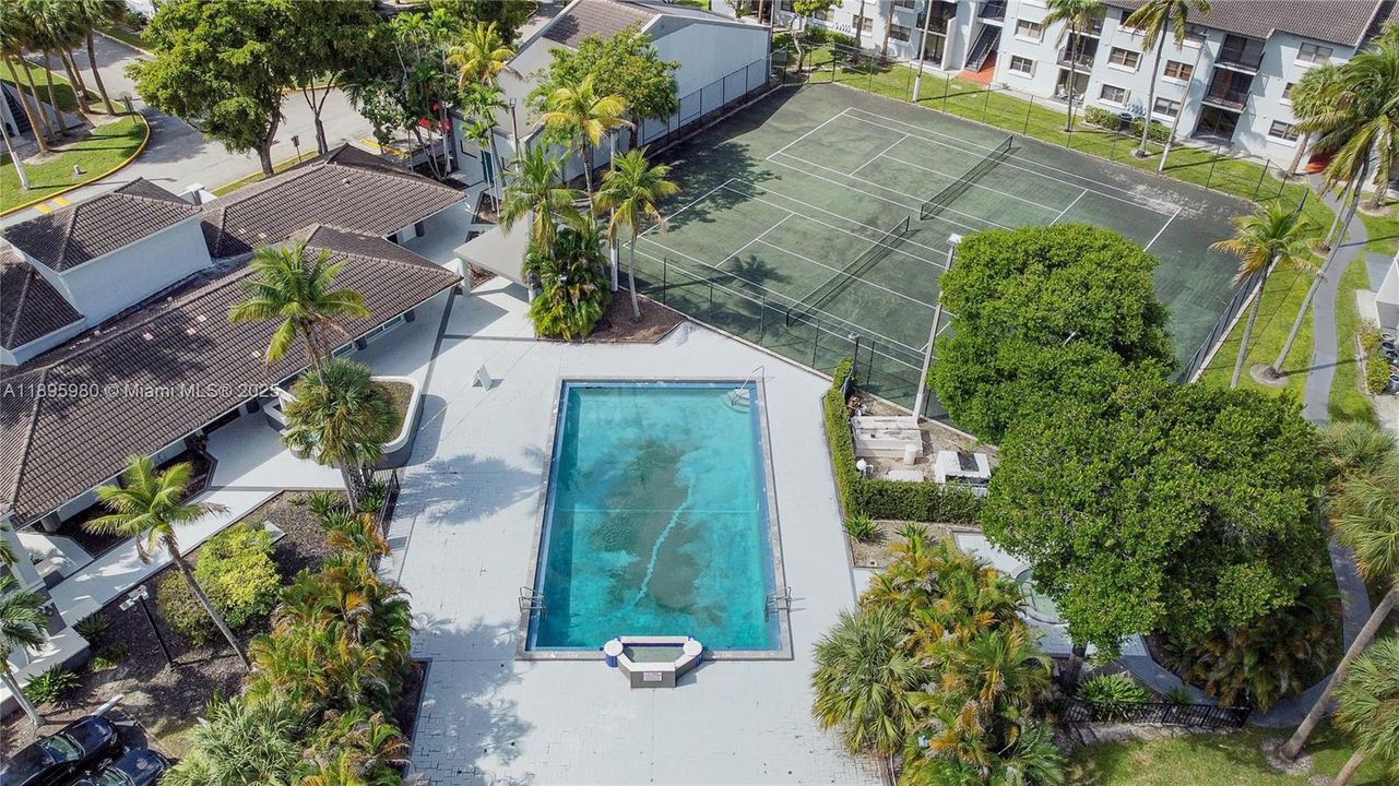 Recently Sold: $259,000 (2 beds, 2 baths, 976 Square Feet)