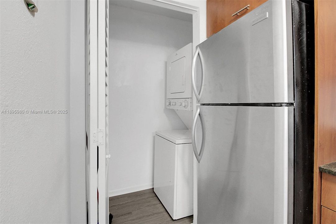 Recently Sold: $259,000 (2 beds, 2 baths, 976 Square Feet)