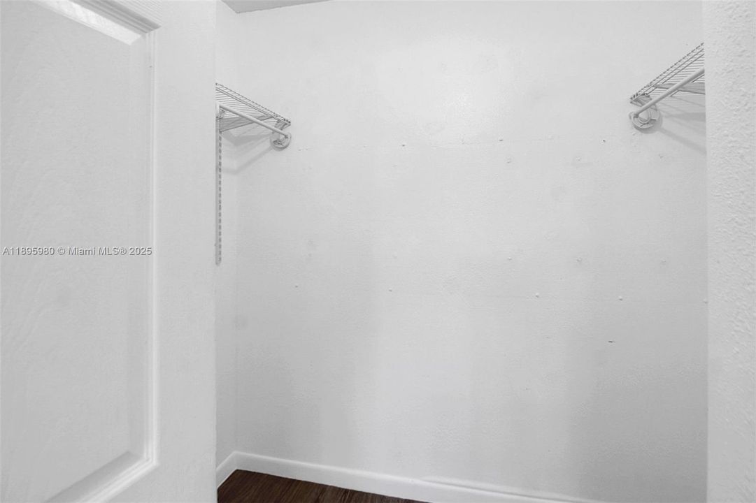 Recently Sold: $259,000 (2 beds, 2 baths, 976 Square Feet)