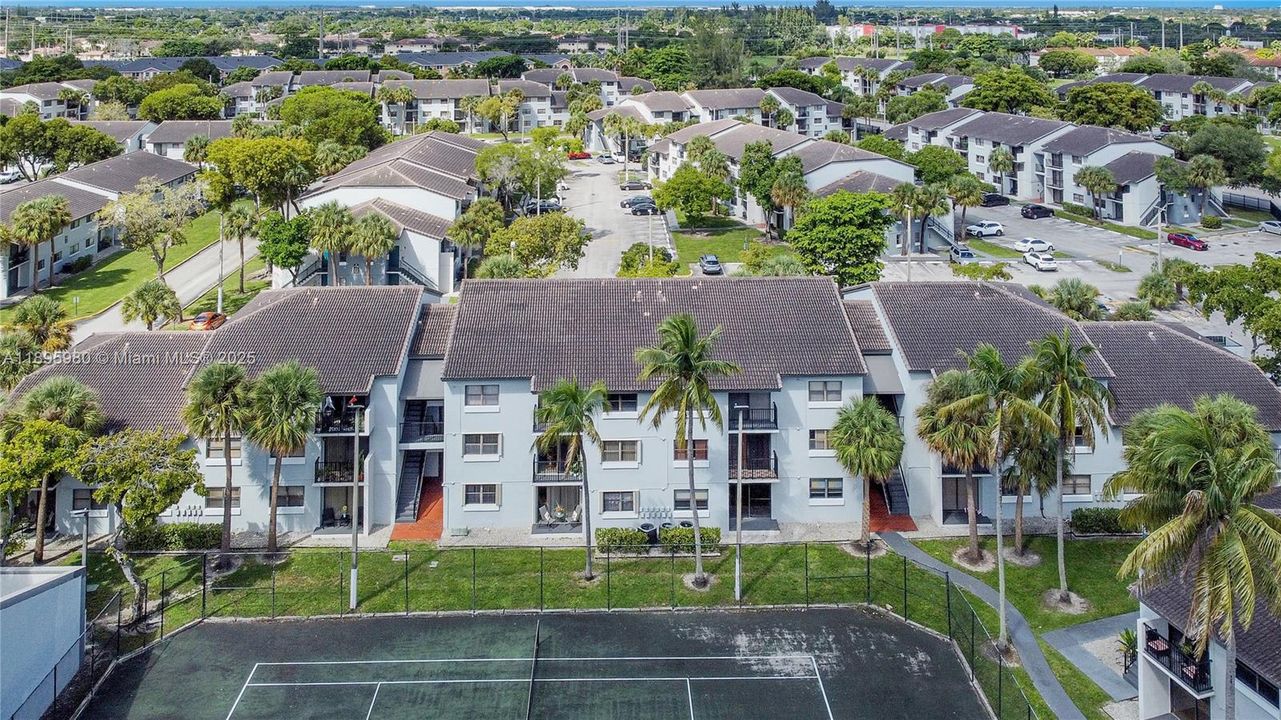 Recently Sold: $259,000 (2 beds, 2 baths, 976 Square Feet)