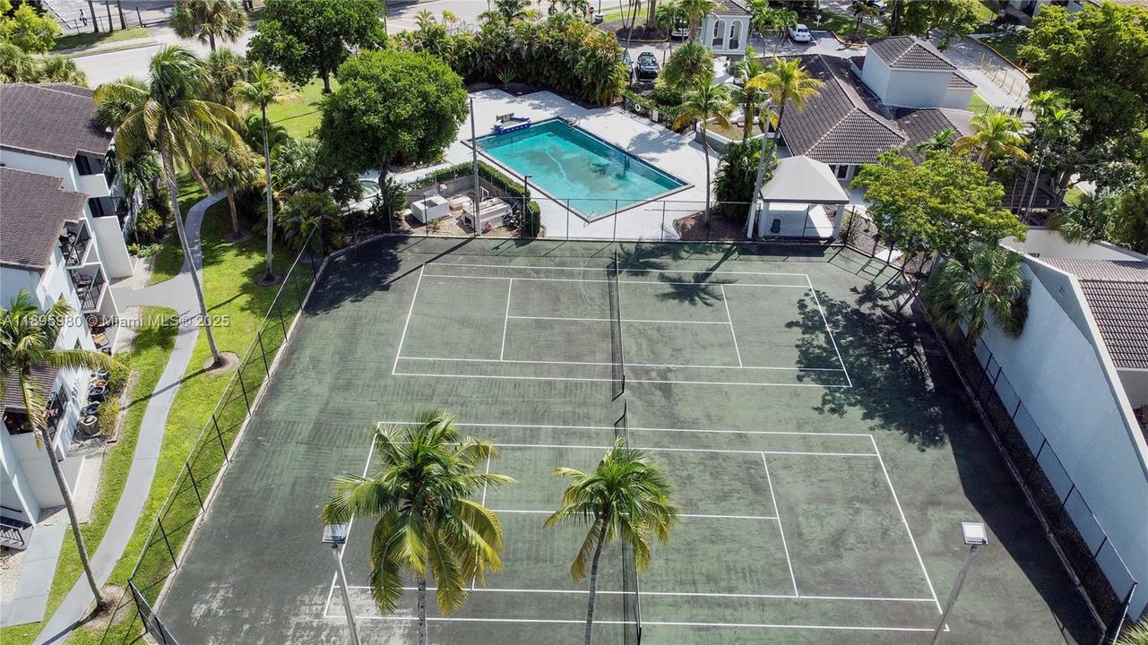 Recently Sold: $259,000 (2 beds, 2 baths, 976 Square Feet)