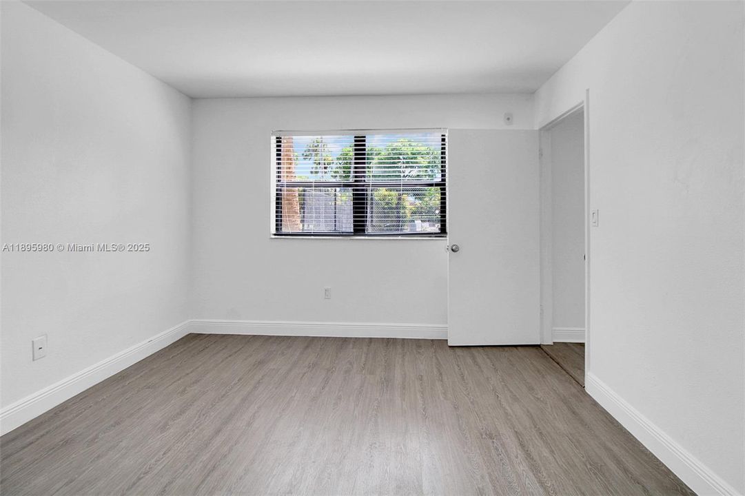 Recently Sold: $259,000 (2 beds, 2 baths, 976 Square Feet)