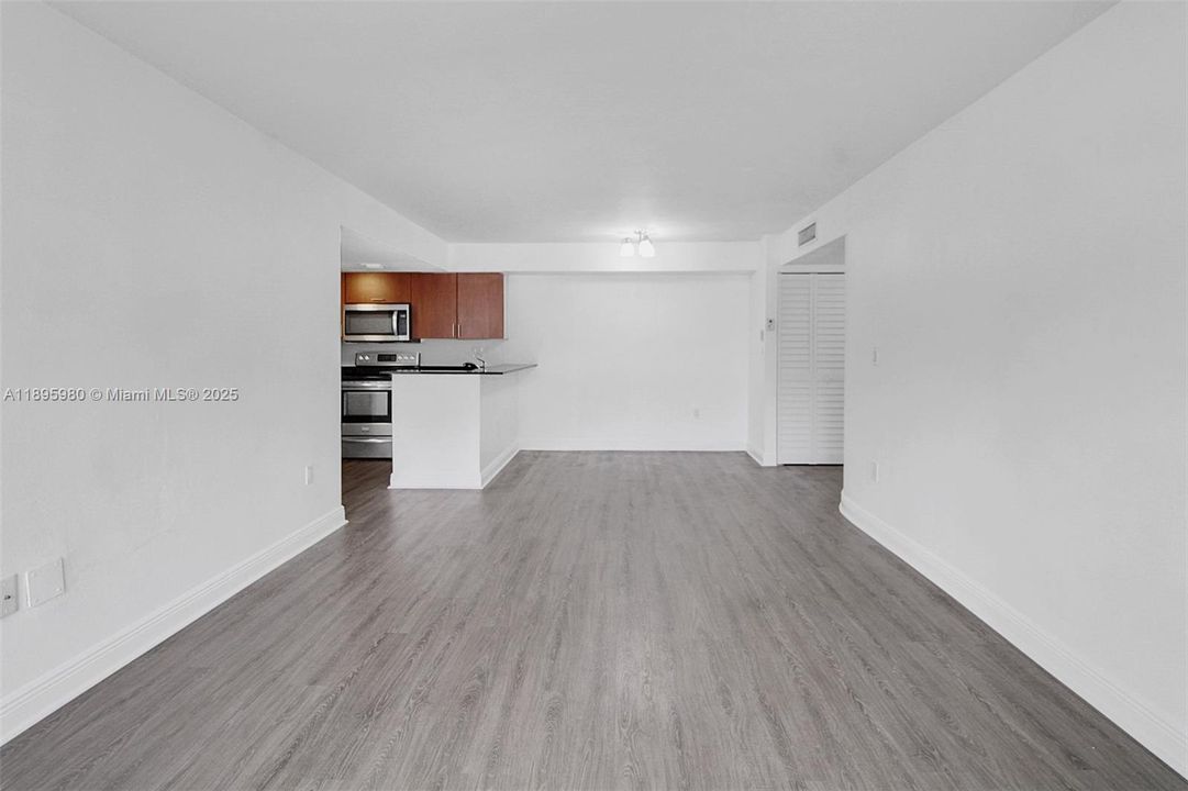 Recently Sold: $259,000 (2 beds, 2 baths, 976 Square Feet)