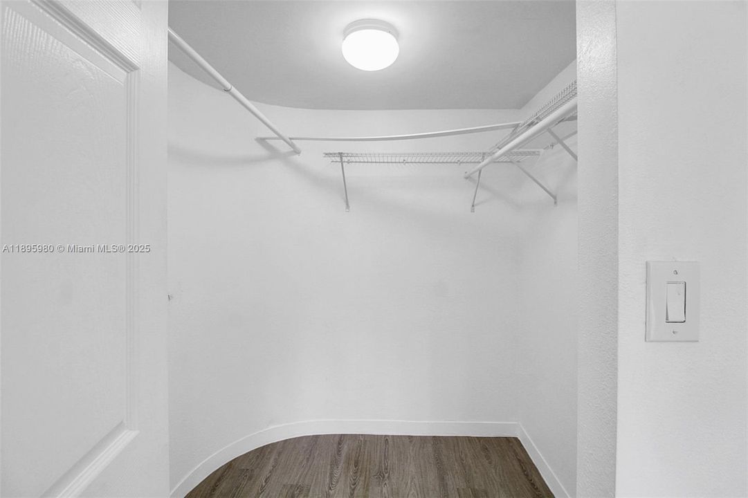 Recently Sold: $259,000 (2 beds, 2 baths, 976 Square Feet)