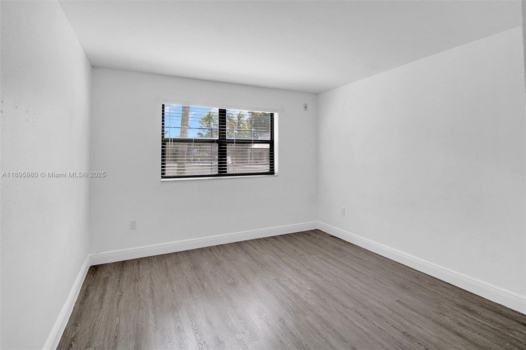 Recently Sold: $259,000 (2 beds, 2 baths, 976 Square Feet)