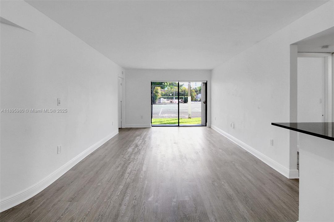 Recently Sold: $259,000 (2 beds, 2 baths, 976 Square Feet)