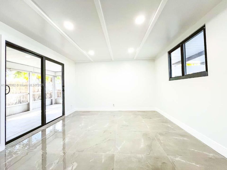 На продажу: $729,900 (3 спален, 2 ванн, 1392 Квадратных фут)