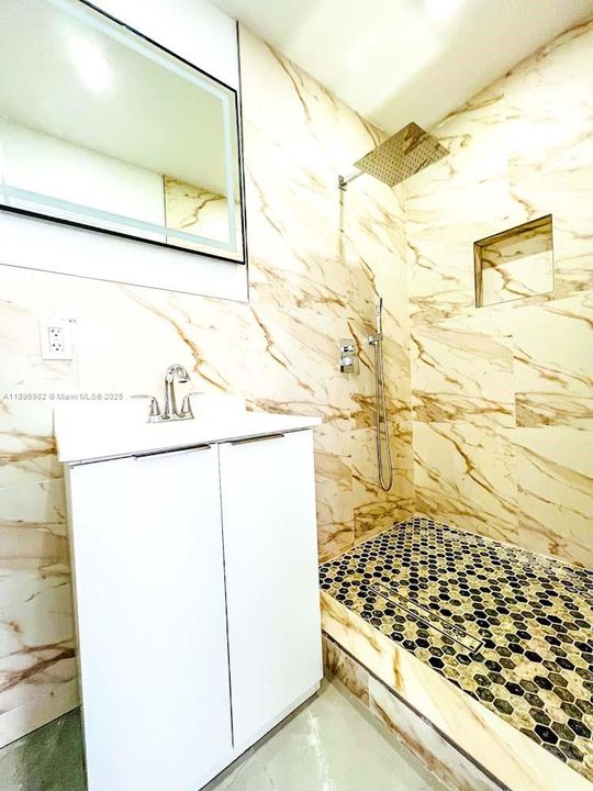 На продажу: $729,900 (3 спален, 2 ванн, 1392 Квадратных фут)