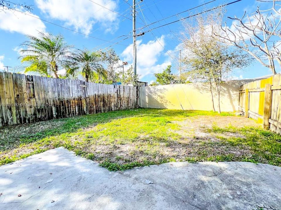 На продажу: $729,900 (3 спален, 2 ванн, 1392 Квадратных фут)