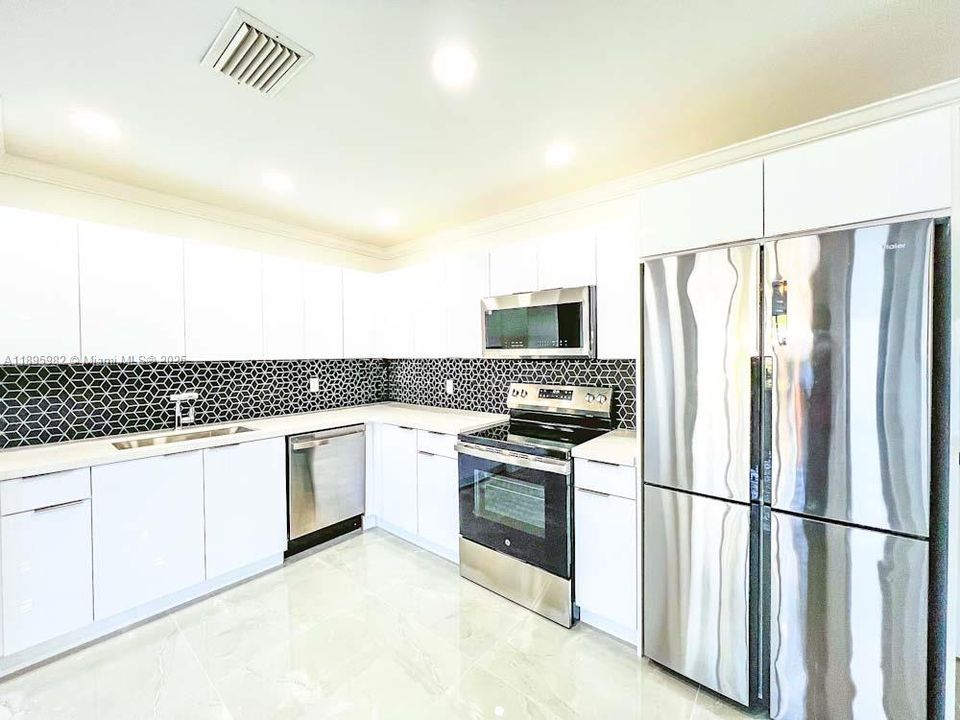 На продажу: $729,900 (3 спален, 2 ванн, 1392 Квадратных фут)